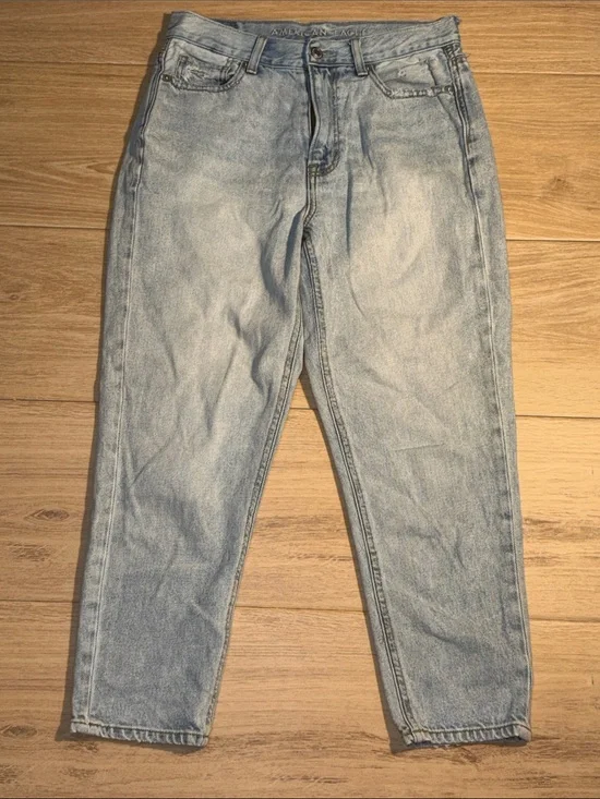 American Eagle Outfitters Light Blue mom  Jeans size 4 short