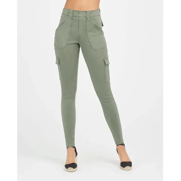 NWT SPANX Stretch Twill Ankle Cargo Pant‎ in Soft Sage Green Size Small