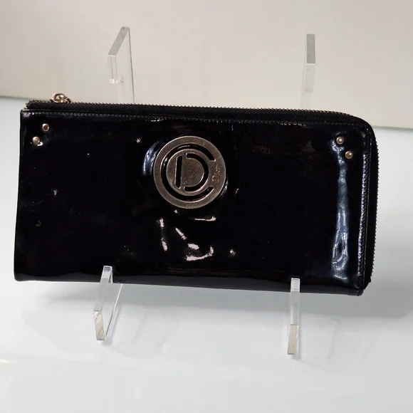 Dior patent wallet