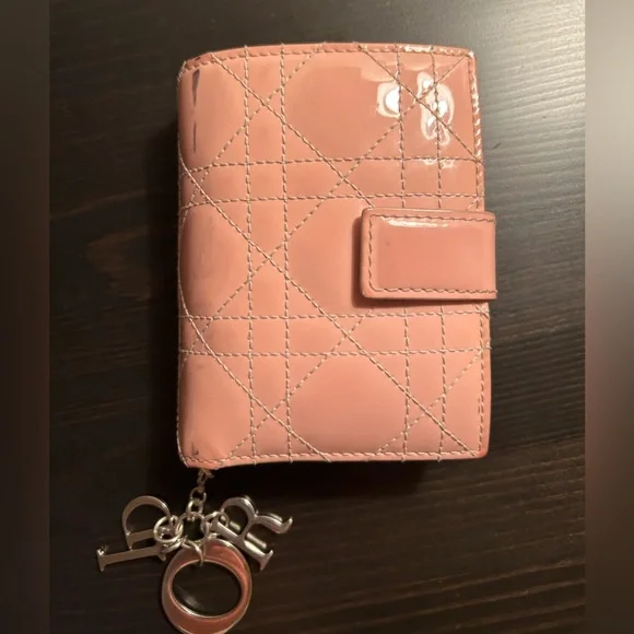 CHRISTIAN DIOR Patent Cannage Lady Dior Eden Wallet Rose Clair