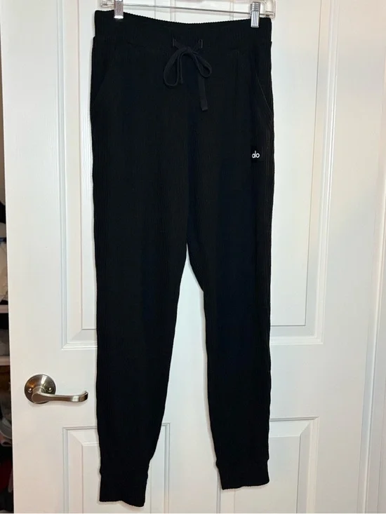 EUC ALO Women’s Black Wide Rib Knit Joggers Size M
