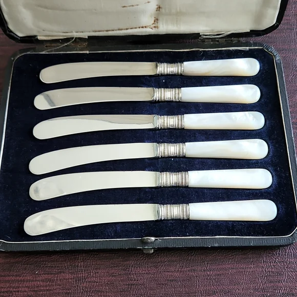 Vintage Set of 6 Silver Plate Mother of Pearl Handled butter knives