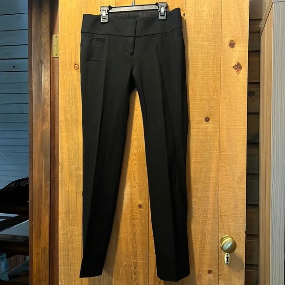 Ann‎ Taylor loft, Marissa straight