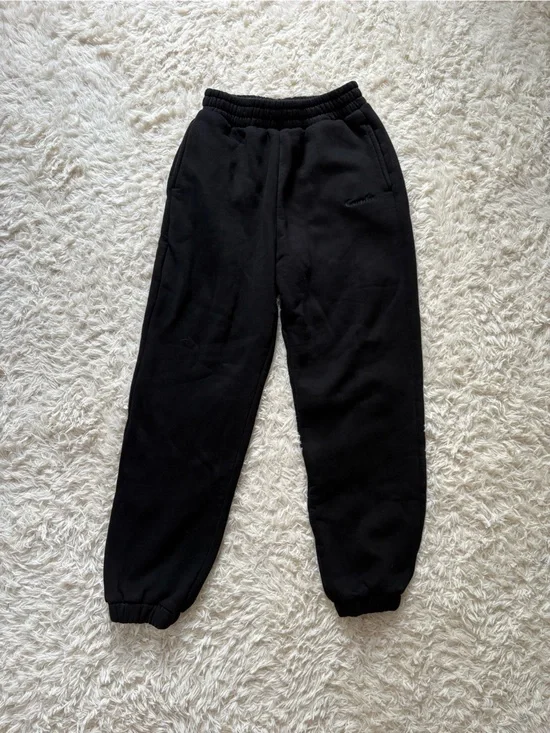 Women’s black Comfrt Signature sweatpants