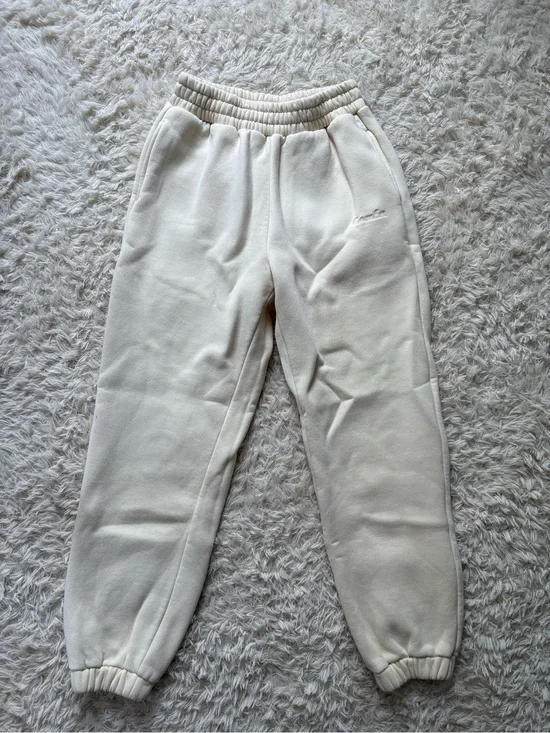 Pale yellow Comfrt Signature sweatpants