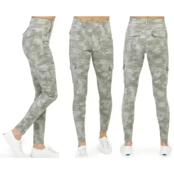 Spanx‎ Stretch Twill Ankle Cargo Pants in Stone Wash Camo size M petite