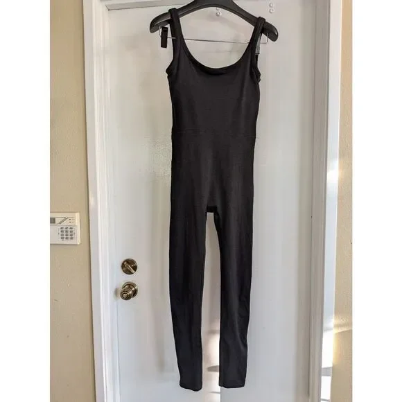Vuori Halo Essential Jumpsuit Heathered Black Smal Sleeveless Tank Jumpsuit