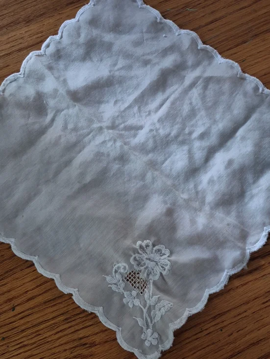 Classic White Embroidered Linen Napkin with Scalloped Edge