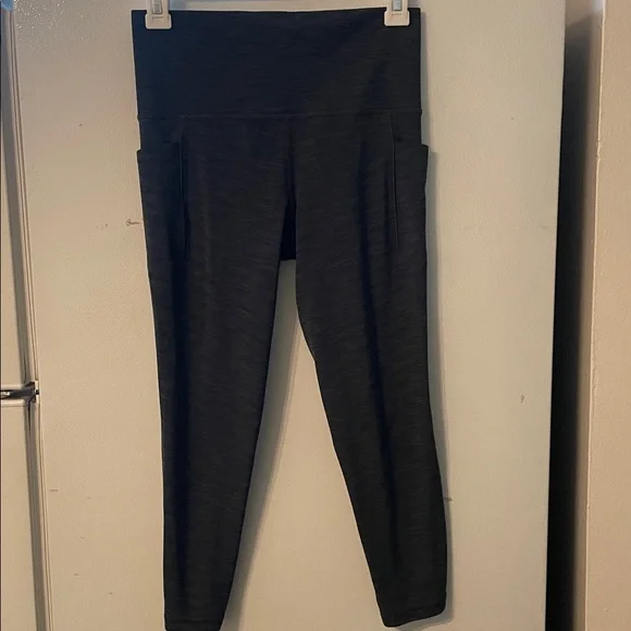 Athleta Small Gray Salutation Stash‎ 7/8 Tight Leggings
