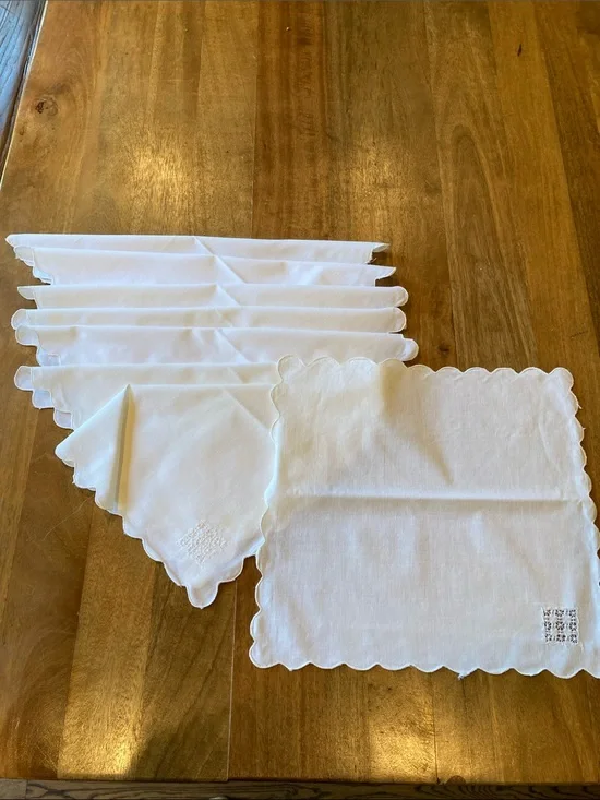 White Scalloped Edge Linen Napkins - Set of 8‎ Embroidered Classic Timeless