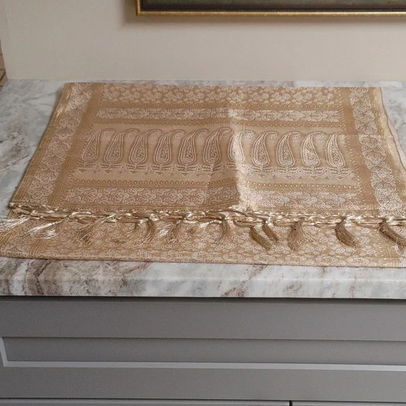 Gold Silk & Lamè Table Runner