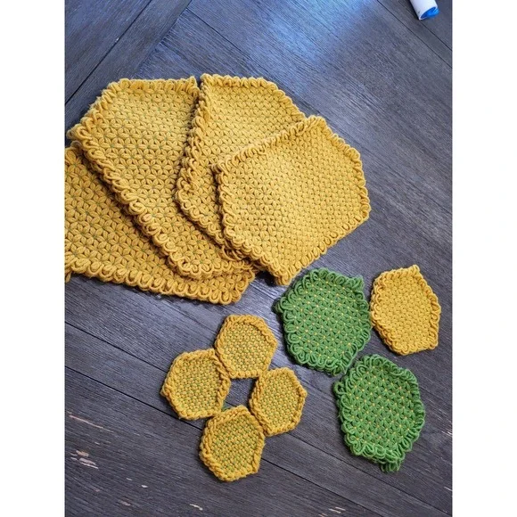 Vintage 70s Handmade Style Crochet Thick Daisy Green&Yellow Placemats 10x16