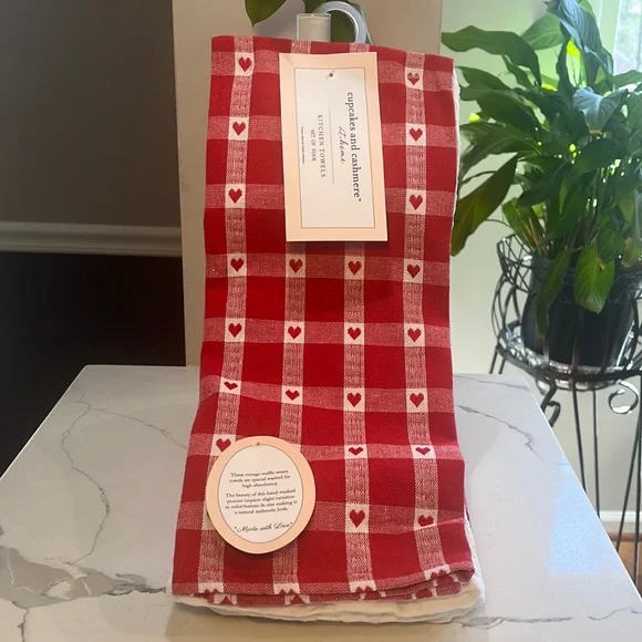 Cupcakes & Cashmere Valentine’s Towels Hearts and Plaid Set of 4 NEW