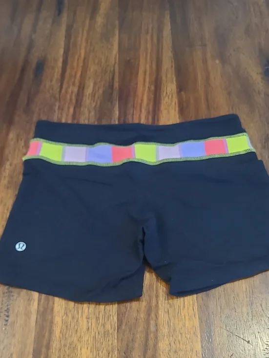 Lululemon reversible  sz 6 groove short