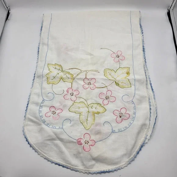 Cottagecore Dresser‎ Scarf White Pink Floral Hand Embroidered Vintage Runner
