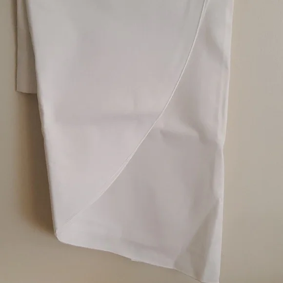 💯 Pure White Cotton Blend Tablecloth