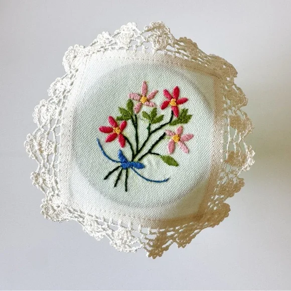 Hand Embroidered Floral Lace Linen‎ Cloth