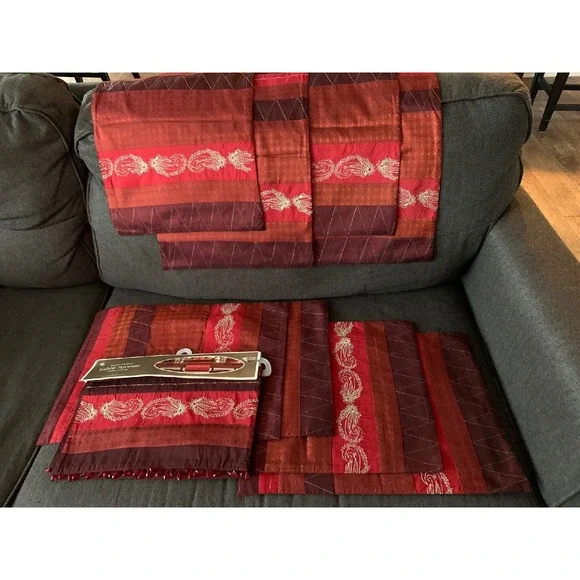 NEW Holiday Table Runner & 8 Placemats Set‎ NWT (A)