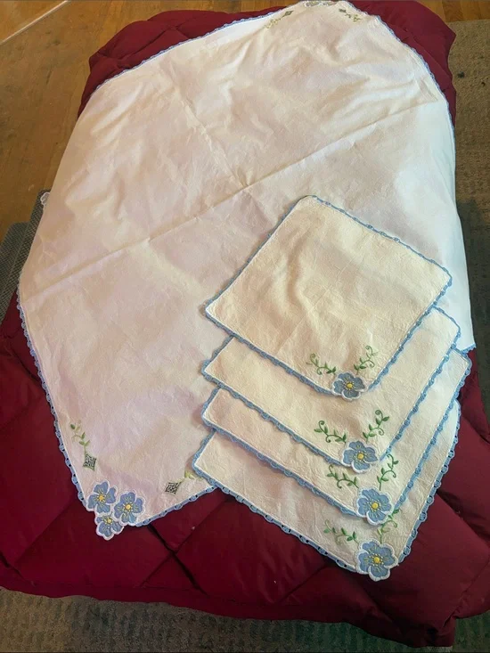 Vintage machine Embroidered White Linen Tablecloth and Napkin Set