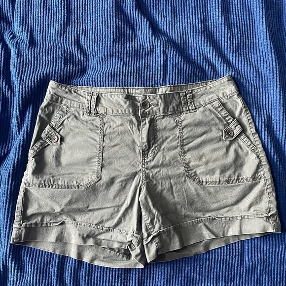 Mid rise women’s shorts grey size 10
