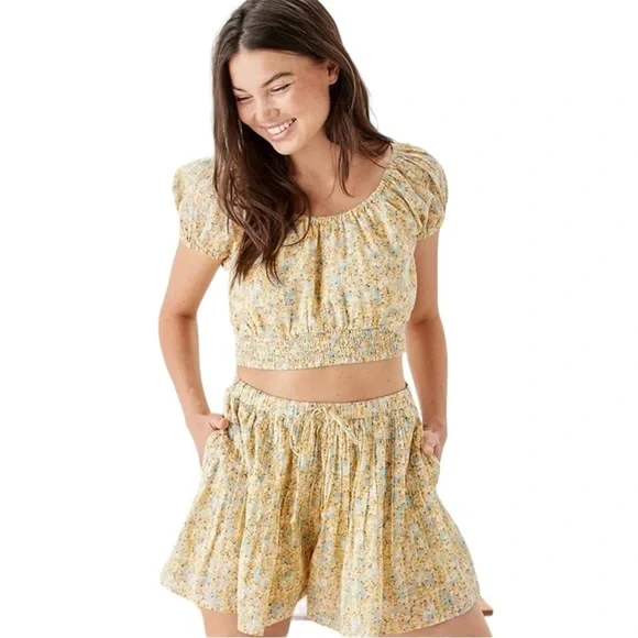 NEW American Eagle Yellow Floral High Waisted Pull On Flowy Shorts size XXL