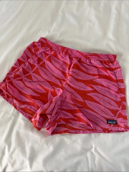 Patagonia Women’s Baggies Shorts Eucalyptus Fronds Catalan Coral Print Medium