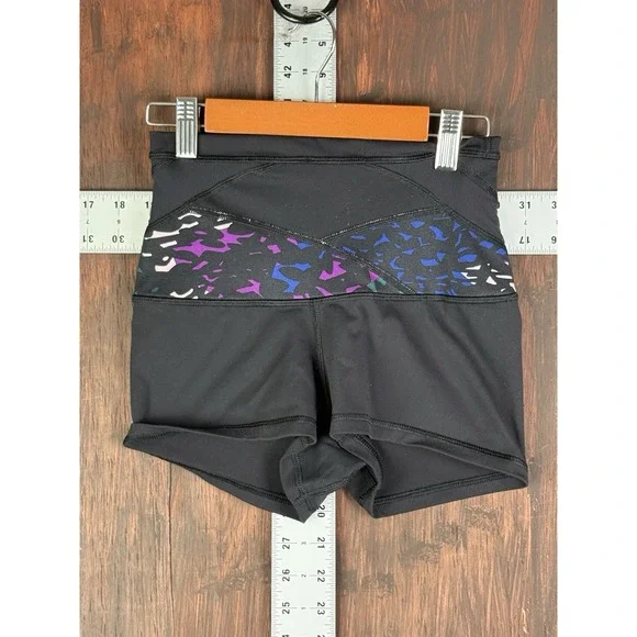 Lululemon Boogie Short Roll Down Black Purple Multicolor Womens 4 Activewear GUC