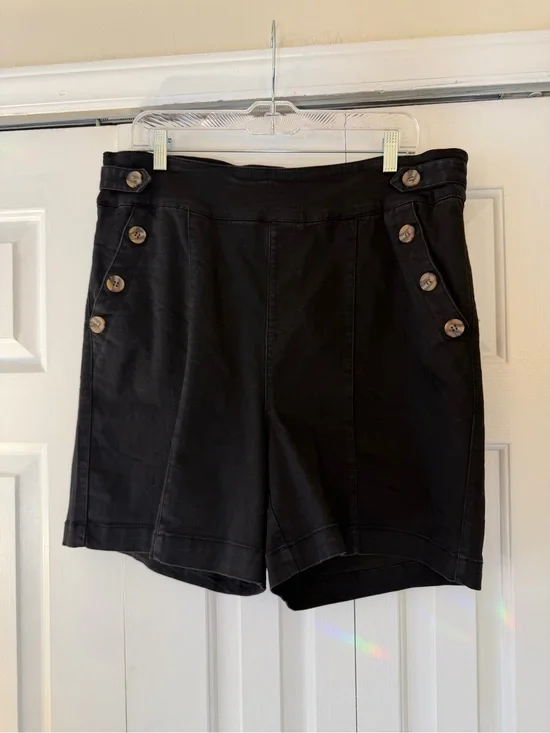 Westbound Black High-Waist Button-Accent Shorts