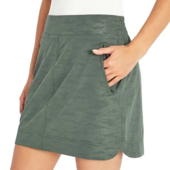 Orvis Women's Embossed Pull-On Travel Skort Green Camo Embossed Print Women's XS