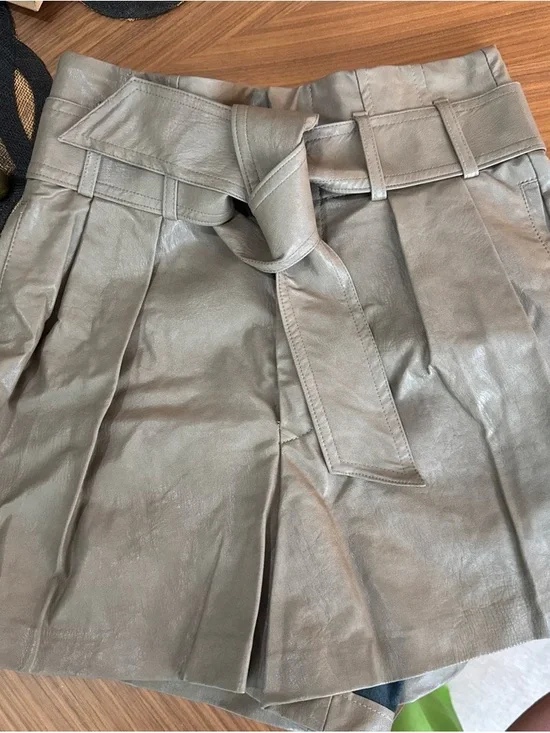 Zara beige faux Leather shorts with belt