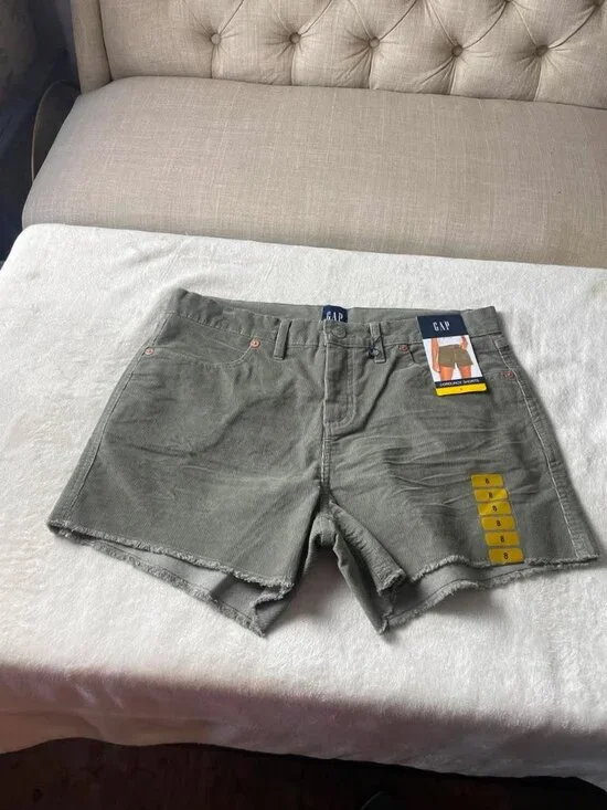 NWT GAP Women's Olive Green Corduroy Shorts size 8