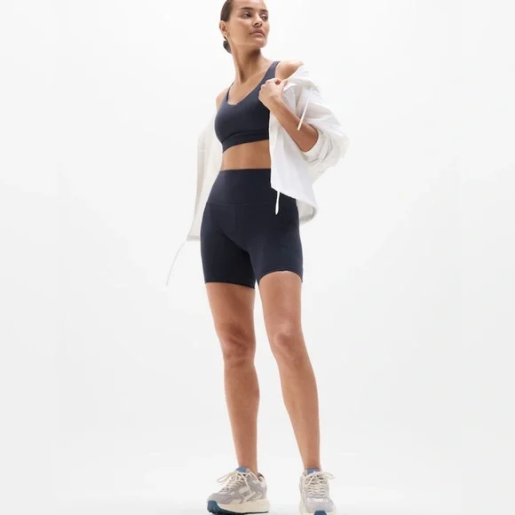 NWT Athleta Salutation Stash 7” Navy Shorts Size Medium