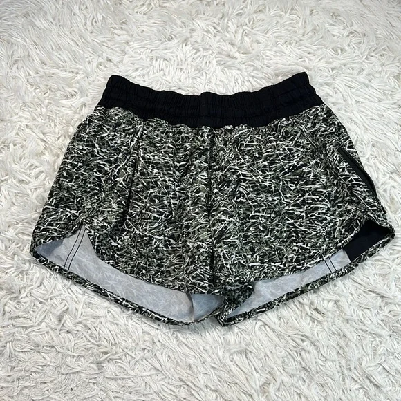 Lululemon Tracker Short IV Mini Ripple Desert Olive Fatigue Green