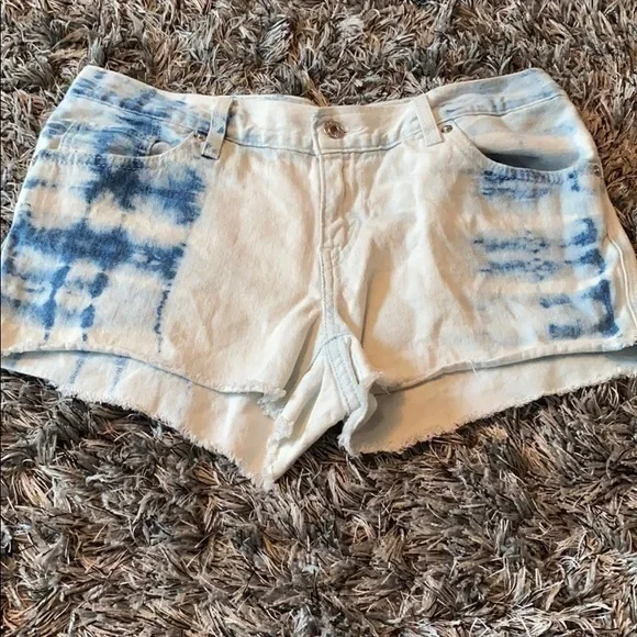 Levi tie dye denim shorts perfect condition size 9
