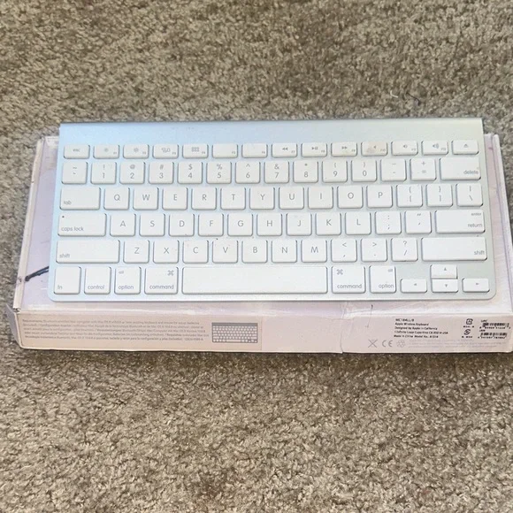 Apple Wireless White Keyboard