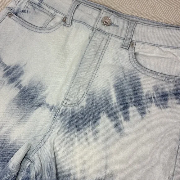 American Eagle Mom Shorts Womens 2 Stretch Denim Distressed High‎ Rise W26xL4