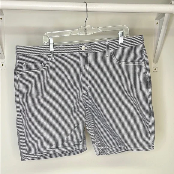 Lee Riders Mid-Rise‎ Striped Navy Blue and White Shorts- 20