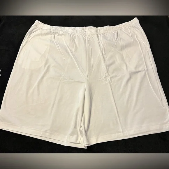 NWOT Blair Women’s White Shorts 3XL with Pockets