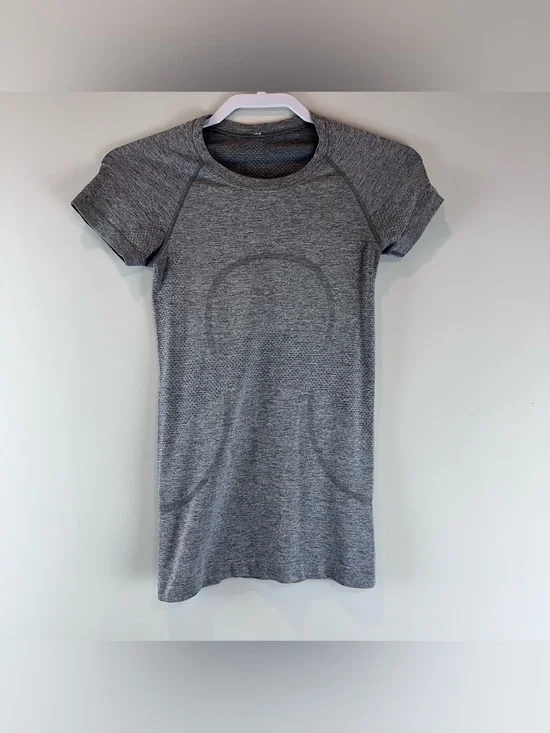 Lululemon Heathered Gray Athletic Swiftly Tech Short Sleeve Shirt Size 2