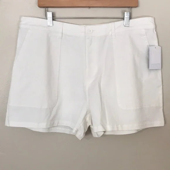NEW REDY White Shorts. Size 16‎