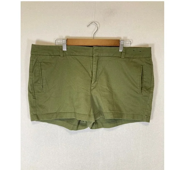 Safari Chic a.n.a Women 18 Olive Green Twill Stretch Mid Rise Chino‎ Shorts