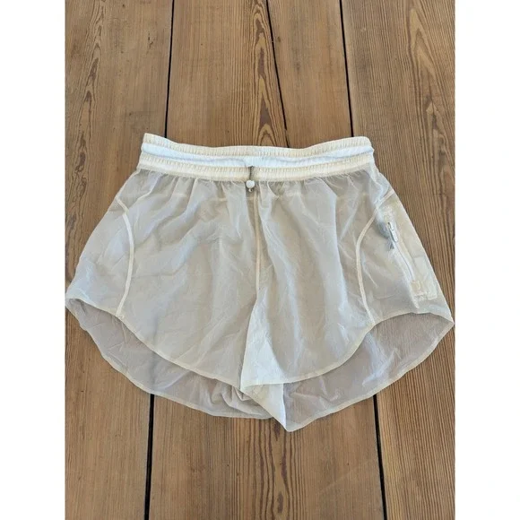 Lululemon Women's Step Out‎ Short White Opal Water Repellant 4/6