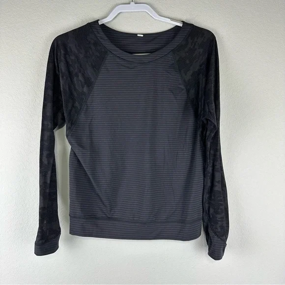 Lululemon Black Micro Stripe Run For Days Long Sleeve Athletic Athleisure Top 12