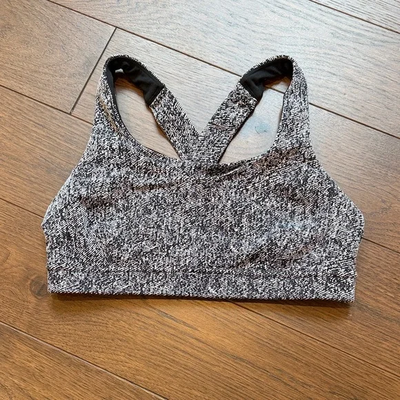 Lululemon Athletica Run on Sports Bra Size 8 C7-023