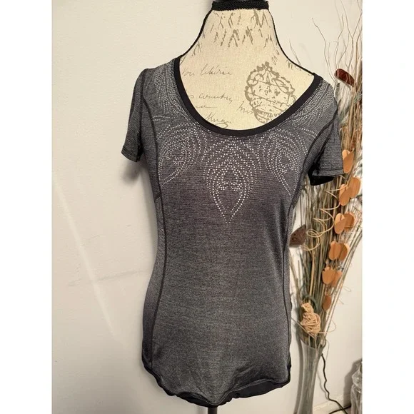 Lululemon short-sleeved running Reversible‎ shirt Grey/Neckline unique pattern 8