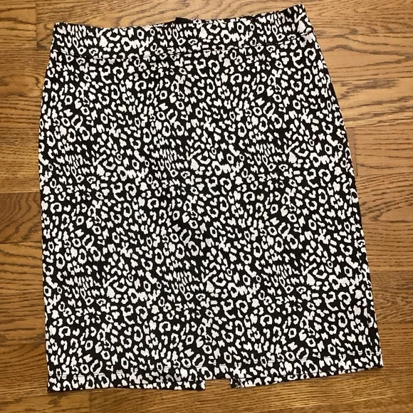 Tribal pencil skirt Back Zip Black and white leopard print. Size Medium