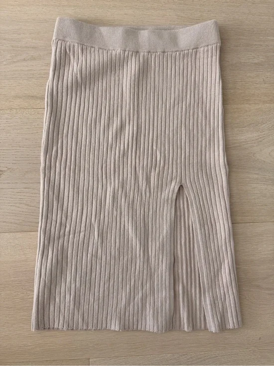 Abercrombie & Fitch Ribbed Midi Skirt in Light Taupe