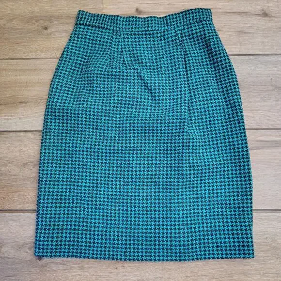 Carlisle Luxury 100% Silk Houndstooth 23