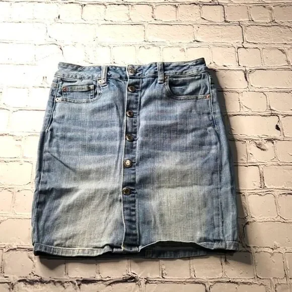 American‎ Eagle Outfitters buttoned jean skirt 6