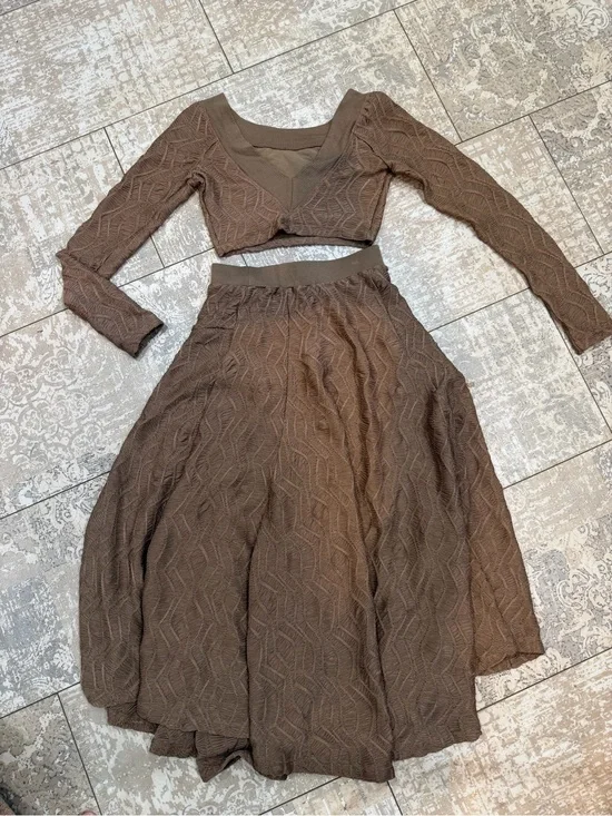 Free People long sleeve crop top and matching skirt EUC only tried on